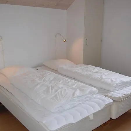 Beautiful Home In Blavand With Sauna Nyaraló